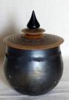 06_gohy_delphine_pot_noir_poli_et_bois.jpg